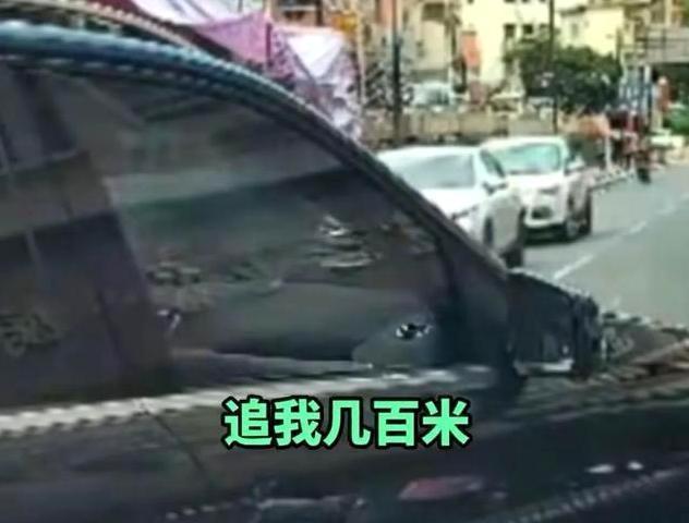 场面堪比黑社会男子身份被扒弟弟受牵连麻将胡了2试玩网站高尔夫球杆砸车后续(图3)
